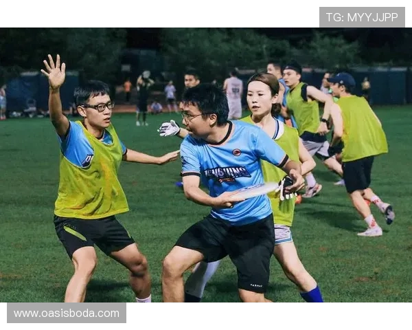 成都飞盘队与深圳飞盘队赛后复盘聚焦个人能力的对比分析 成都飞盘队与深圳飞盘队赛后复盘聚焦个人能力的对比分析